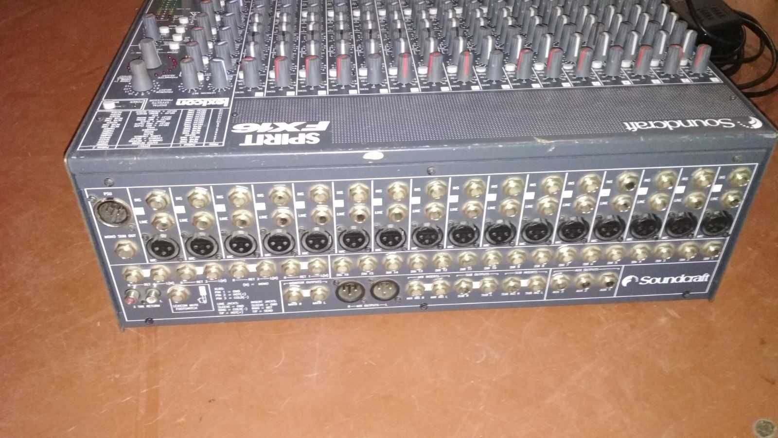 Микшерный пульт Soundcraft Spirit FX 16