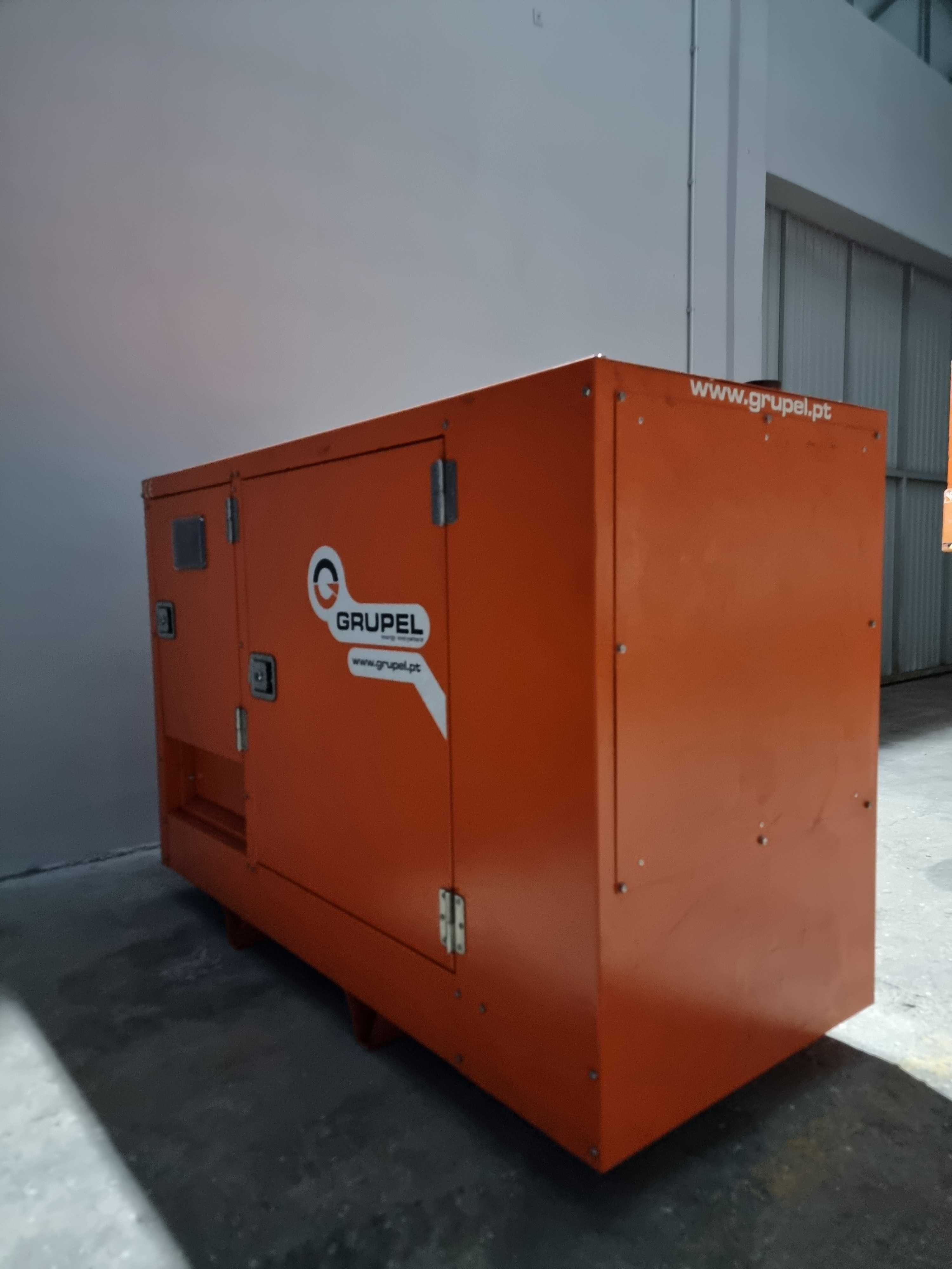 Grupo gerador 10kVA trifásico c/ motor Perkins 1500rpm, insonorizado