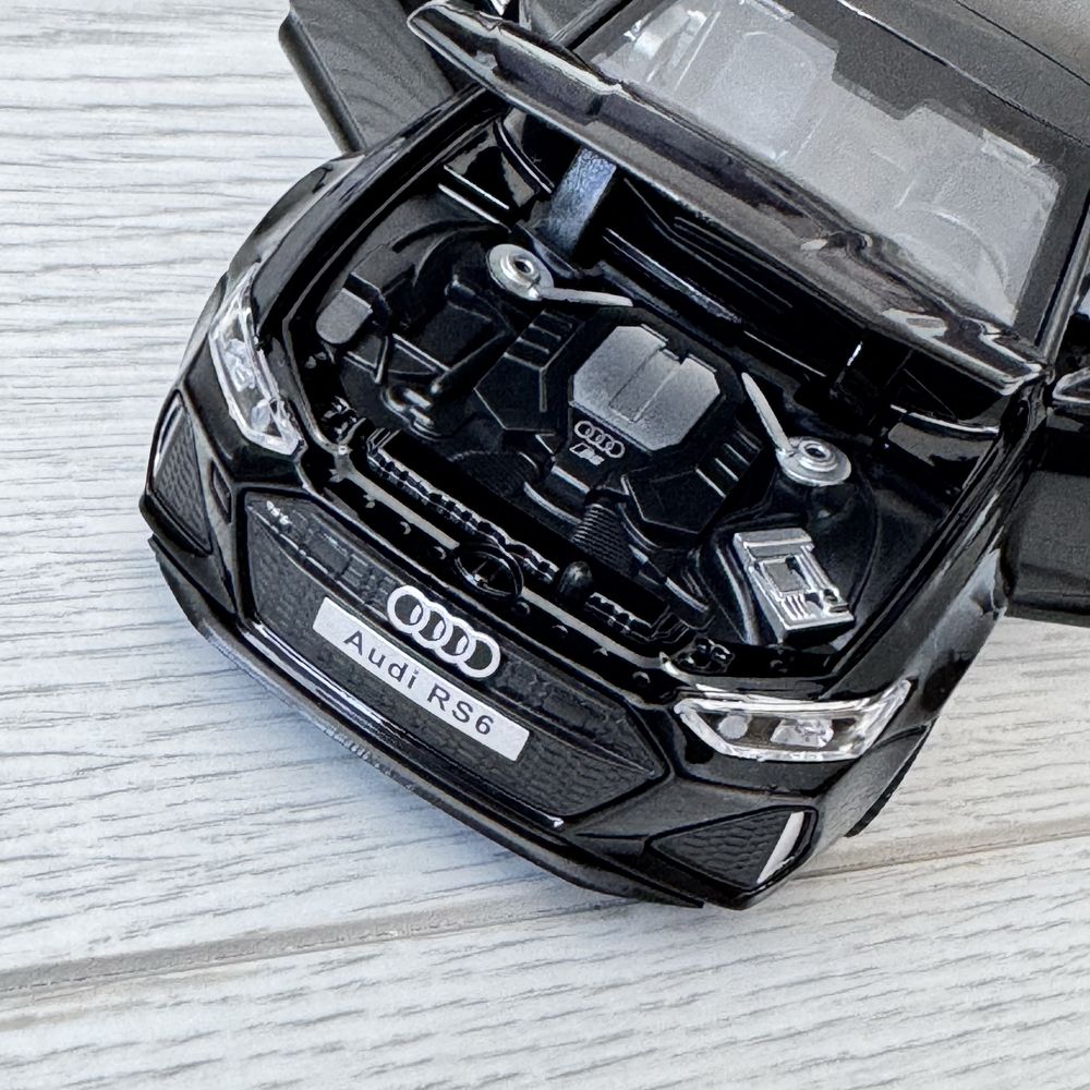 Колекційна модель автомобіля Audi RS6 • 1:32