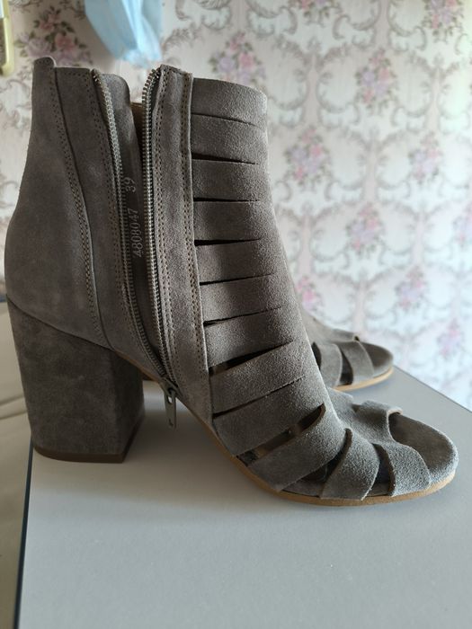 Весняні сапожки босоніжки з розрізами від ViaVai