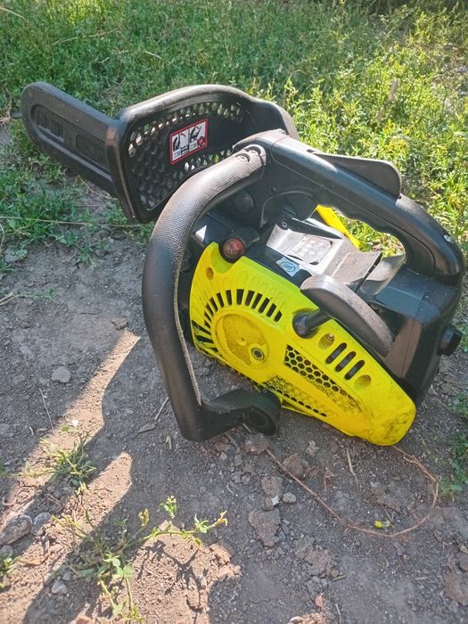 Бензинова ланцюгова пила