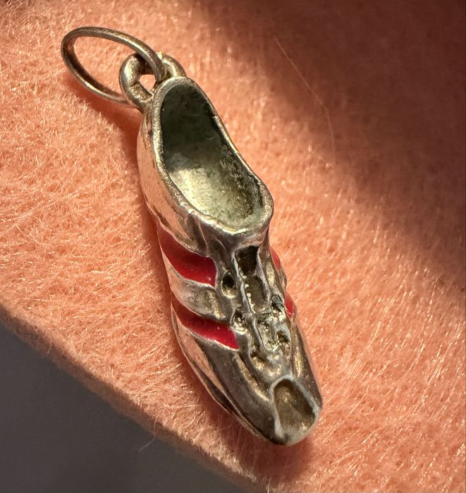 Bota em prata do benfica para fio