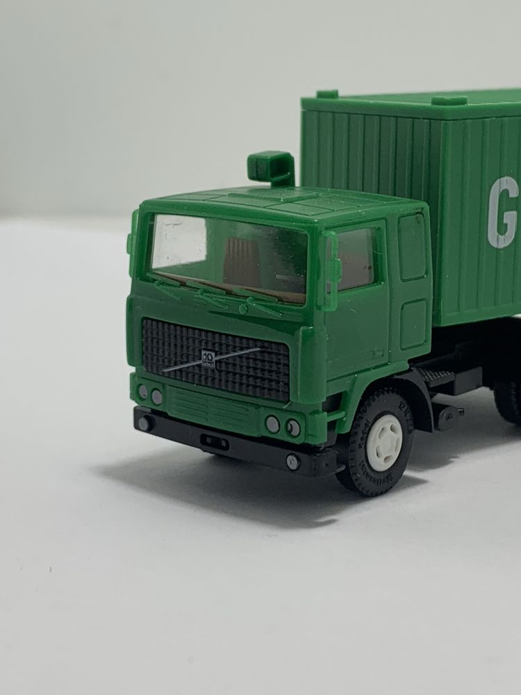 Volvo F12 da Herpa escala 1/87