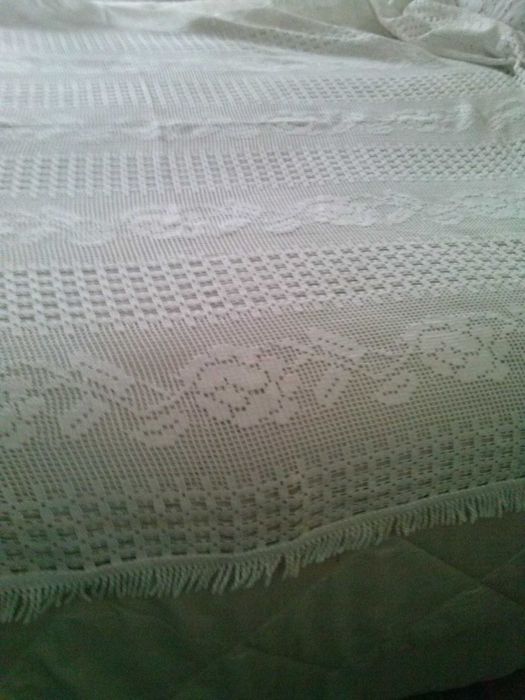Colcha em renda branca - 2,23m x 1,33m