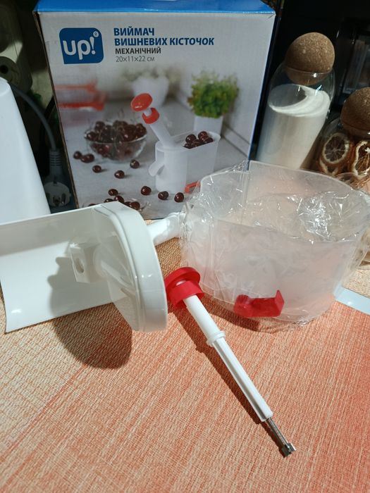 Вишнедавка,виймач вишневих кісточок.