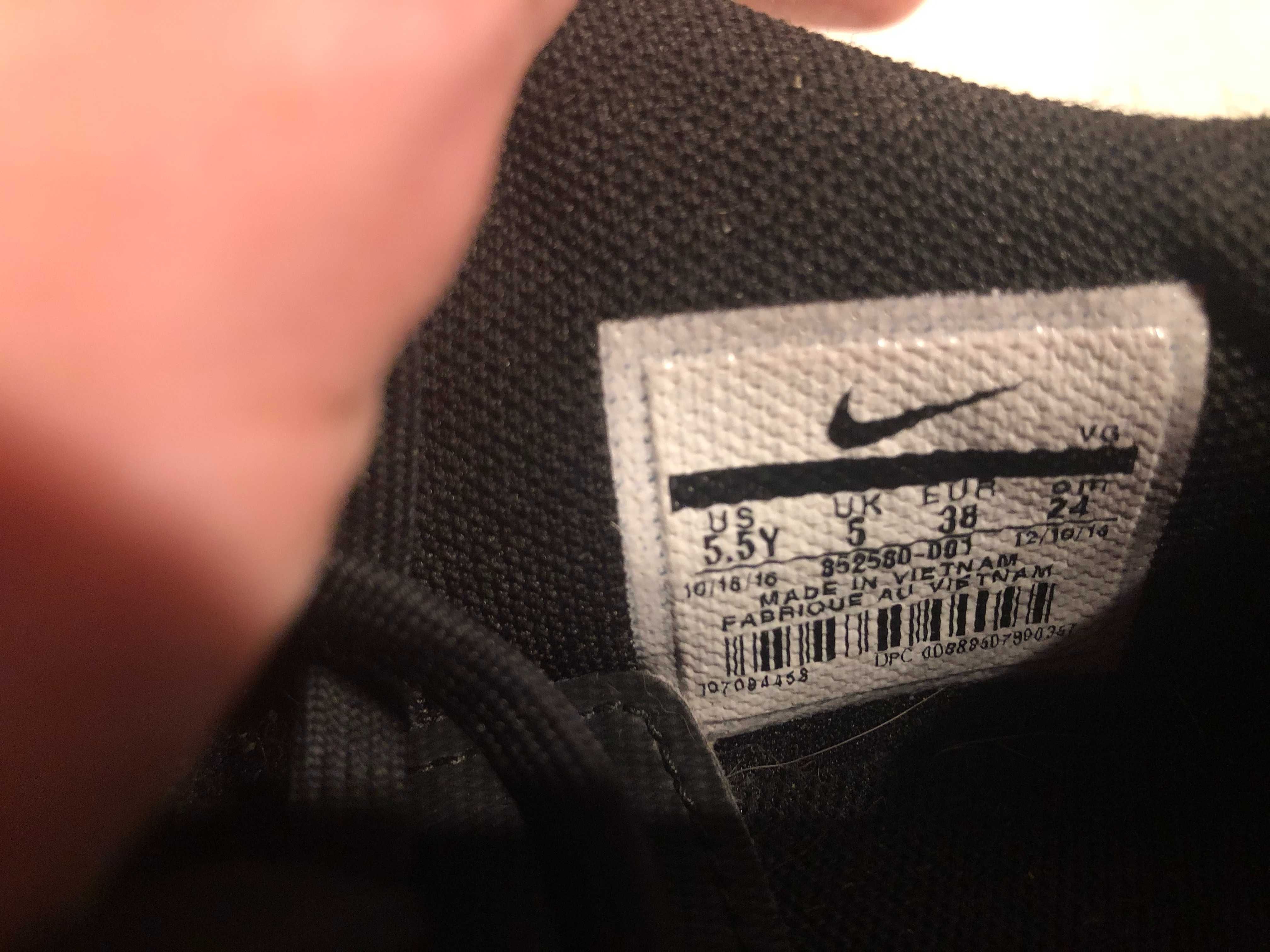 korki piłkarskie Nike rozm. 38
