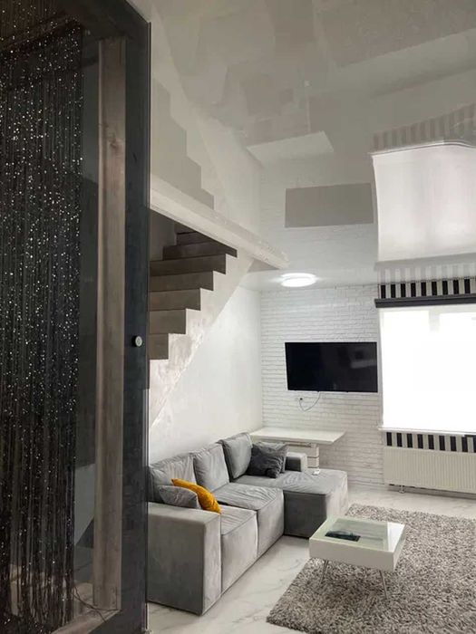 Уникальная 2-этажная квартира с ТЕРРАСОЙ на крыше. Посуточно, почасово