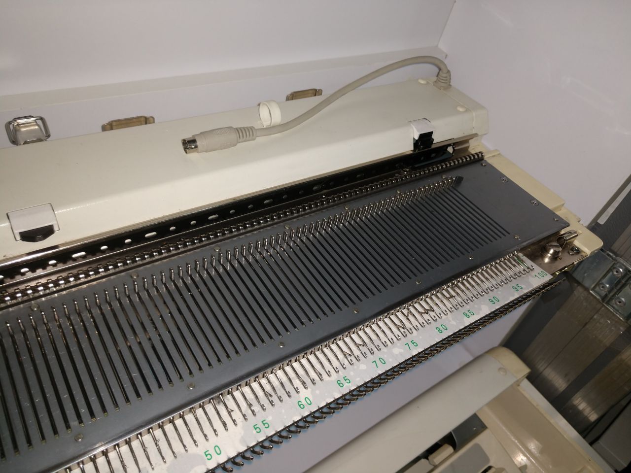Електронна вʼязальна  машина Brother KH-970/850