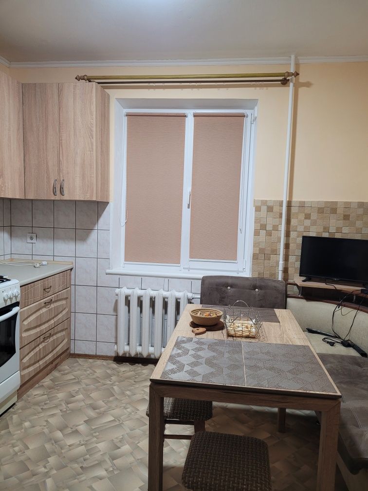 Оренда 2 км.кв.вул.Хоткевича(Вокзал),кімнати окремі.Можна 1 - 3 міс.
