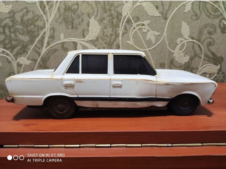 Продам игрушка Жигули большая