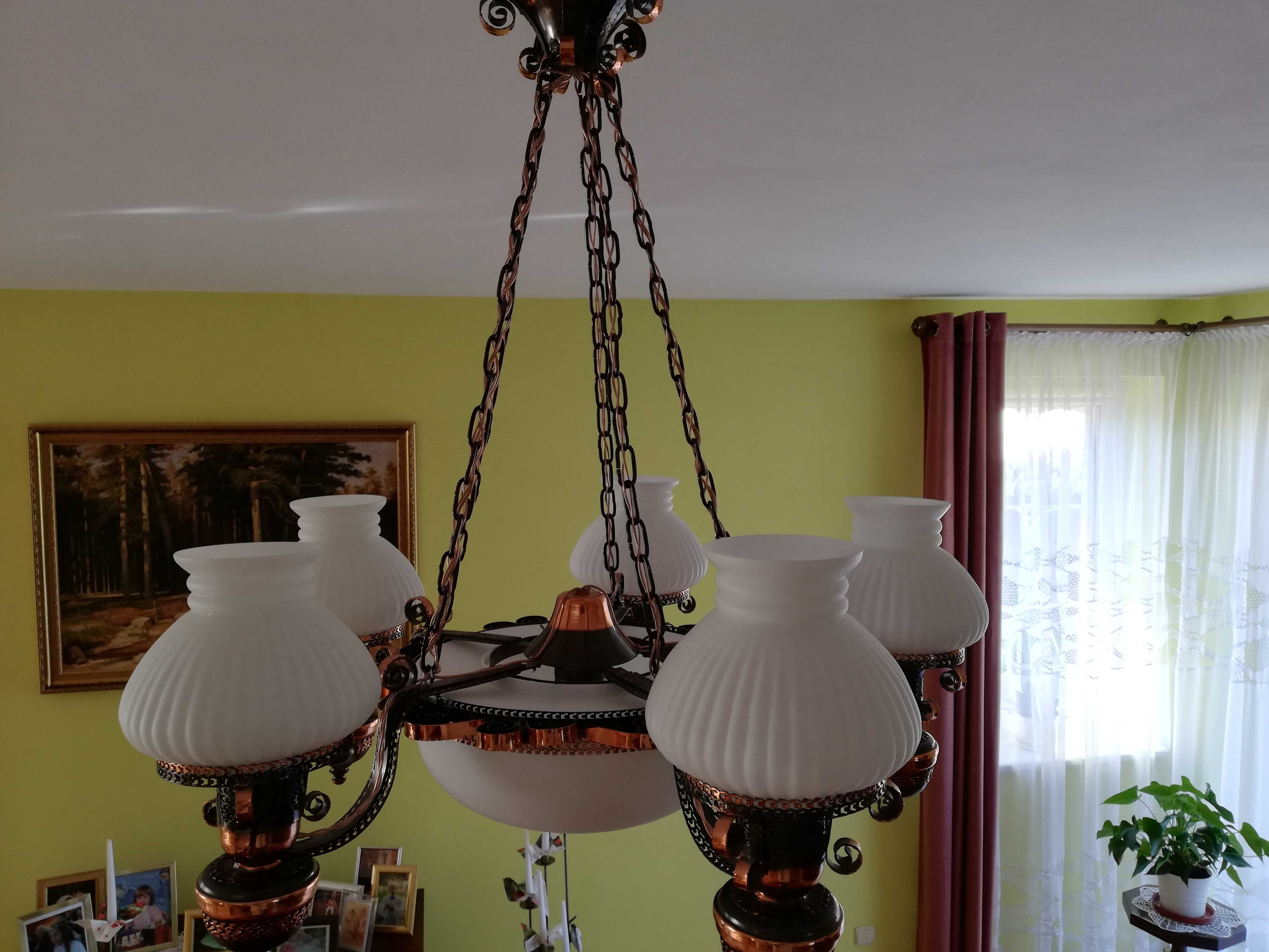 Lampy sufitowe do salonu