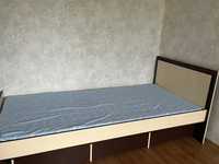 Ліжко односпальне з матрацом та висувними шухлядами