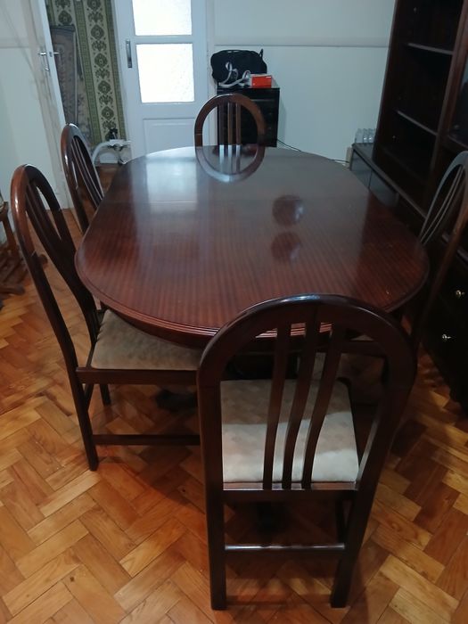 Conjunto mesa com cadeiras mogno
