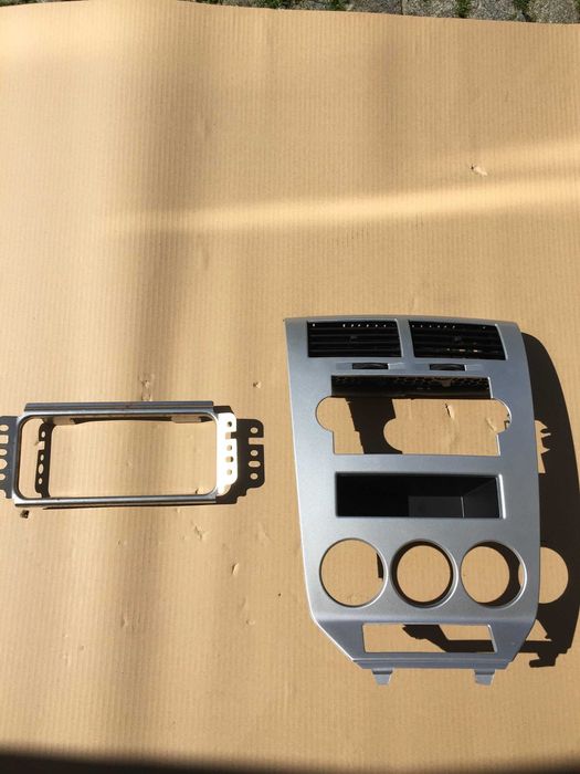 Consola original nova e a estrear e Rádio para DODGE CALIBER