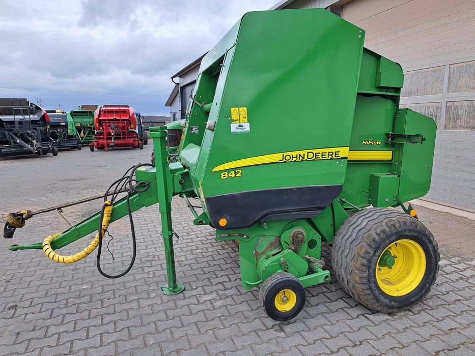 John Deere 842  prasa pasowa