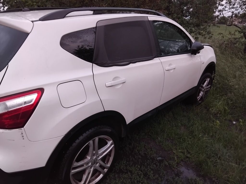 Nissan Qashqai 2014 1.6 DCI na części lampa maska zderzak drzwi