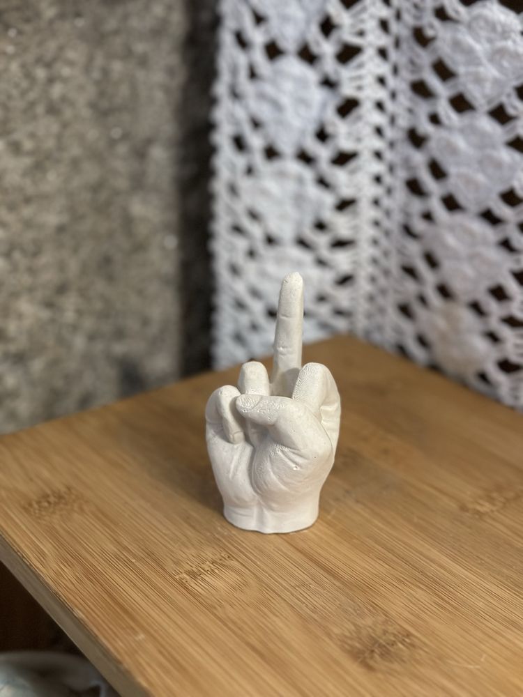 NOVAS - Figuras gesso dedo do meio - new middle finger plaster figures