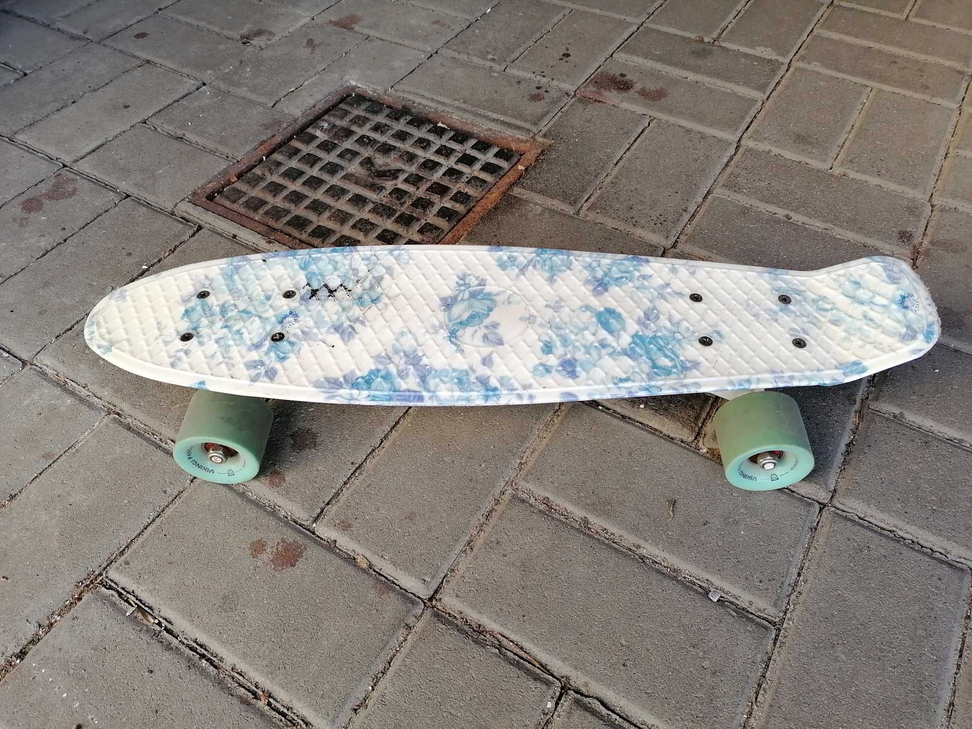 Śliczna biało błękitna deskorolka Fish Skateboard