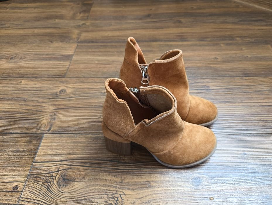 Buty zamszowe botki