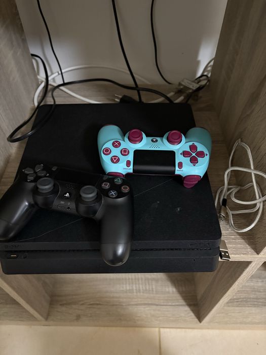 PlayStation 4 – Perfeito Estado | 2 Comandos + 7 Jogos