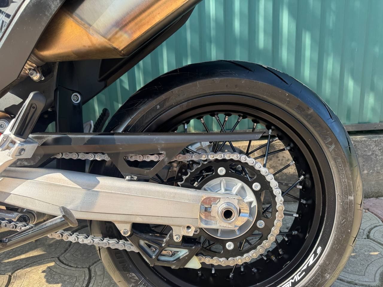 Мотоцикл  ktm smc690r свіжий