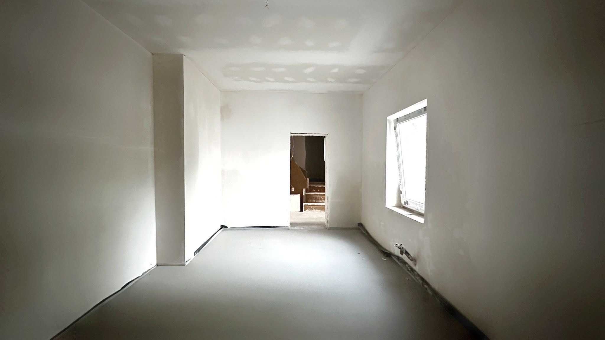 Dom z garażem, budynkiem gospodarczym oraz ziemią 14 arów