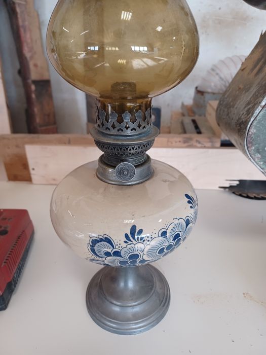 Lampa naftowa z kloszem