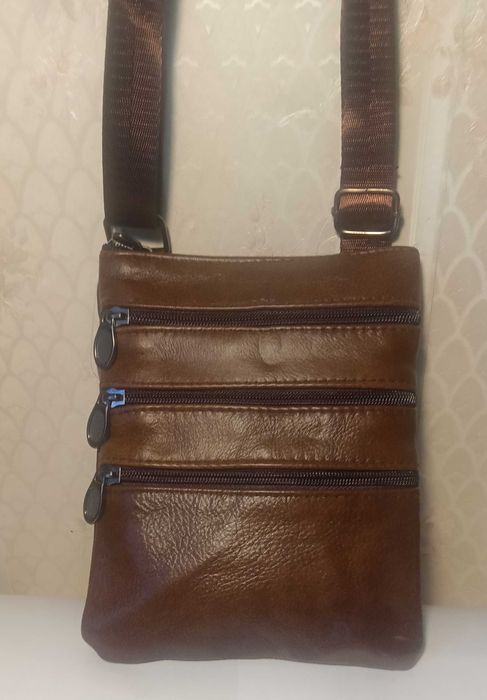 Сумка на плечо из натуральной кожи.