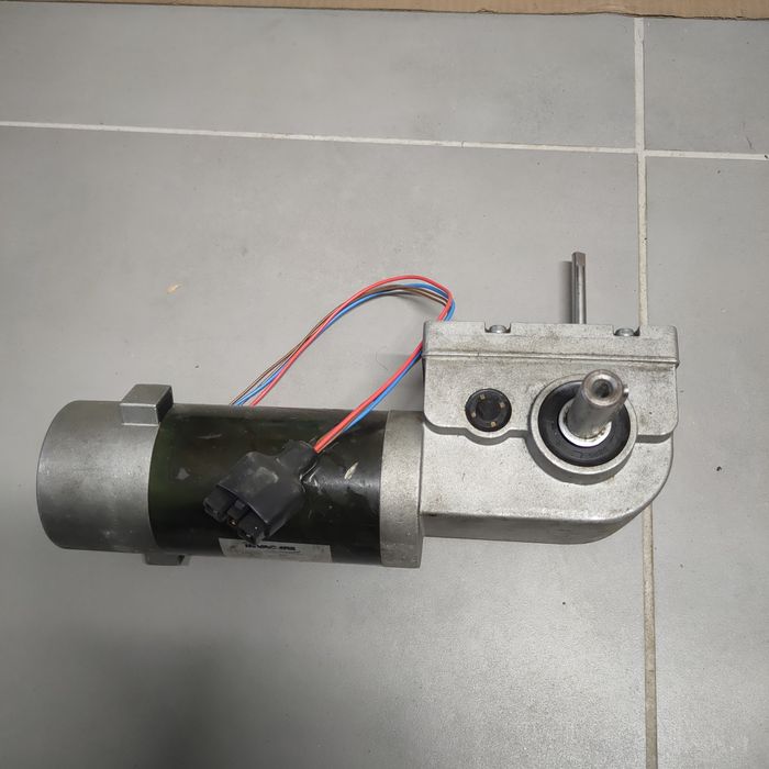 Mocny solidny silnik 24v z przekladnią 116 rpm