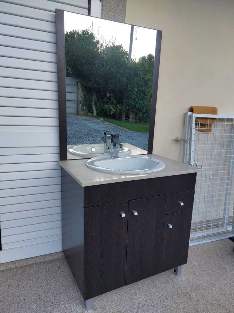 Movel de casa de banho + lavatorio com torneira + espelho