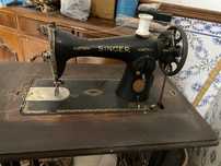Máquina costura singer com móvel pedal e campânula