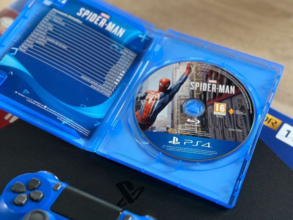 PlayStation 4 1TB Slim +Pad +Gra SpiderMan