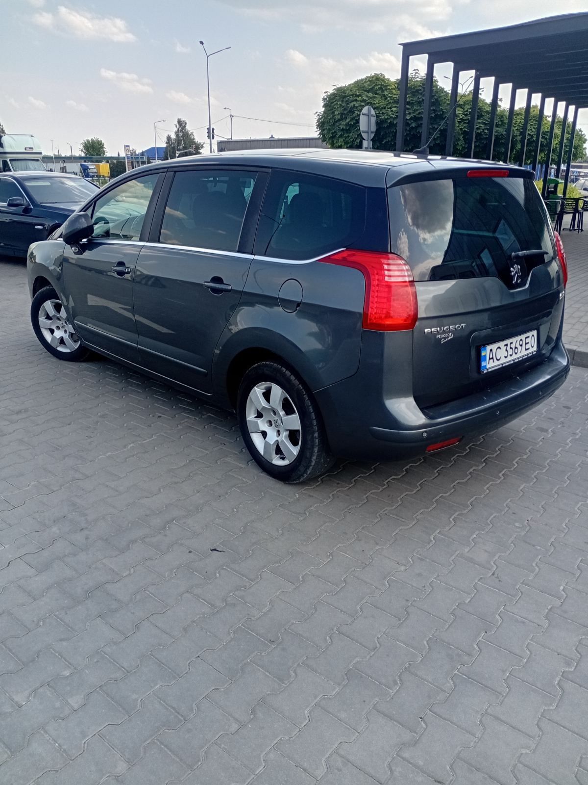 Продам автомобіль Peugeot 5008