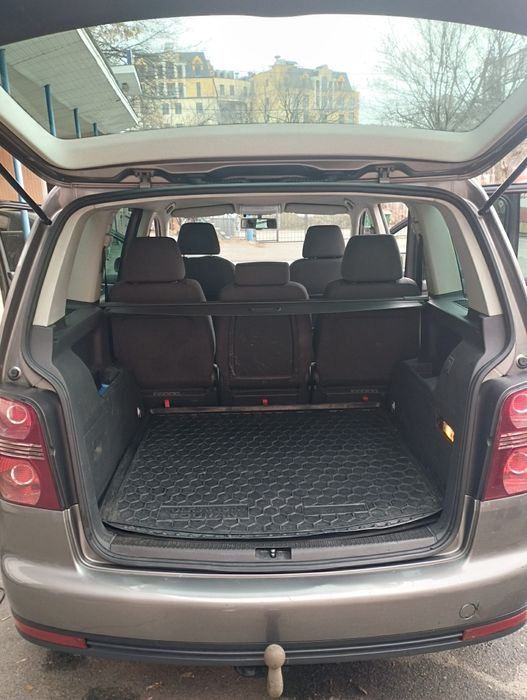 Volkswagen Touran,1.4 бенз автомат