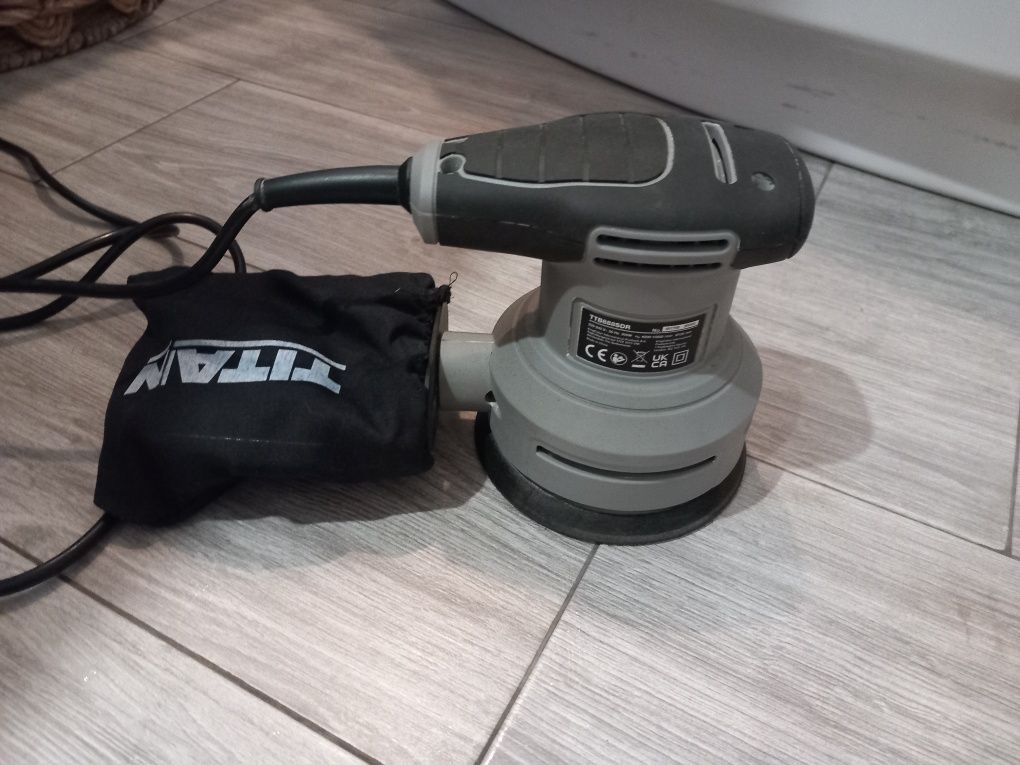 Szlifierka oscylacyjna TITAN 300W