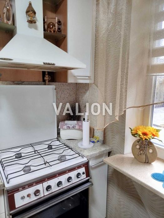 Продам 3-кімнатну квартиру біля метро *Академмістечко*