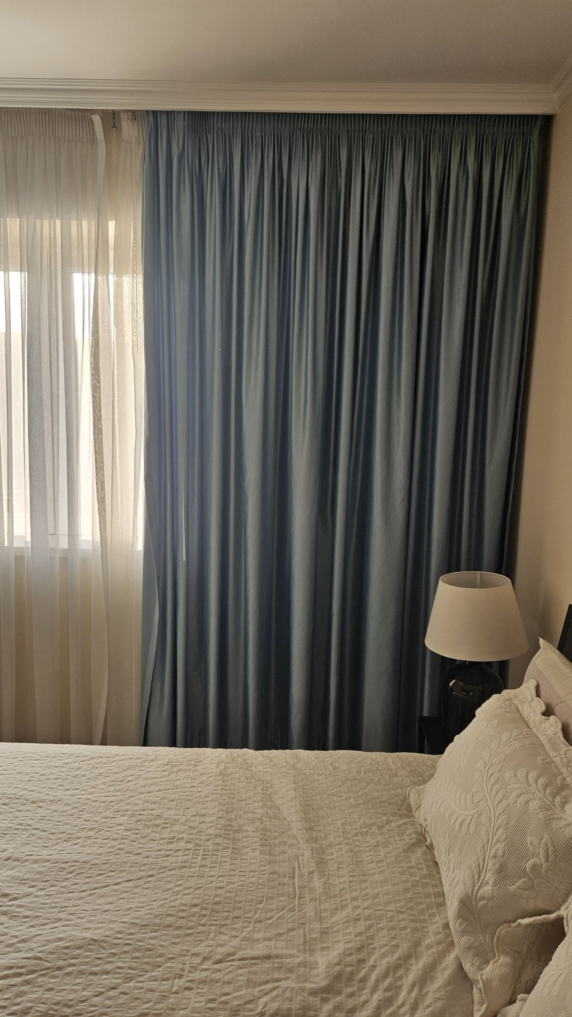 2 Cortinados blackout + 2 translúcidos de calha (1,50m cada um)