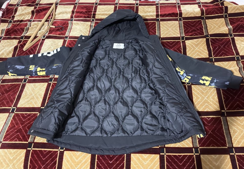 Демисезонная куртка на мальчика 10-12 лет