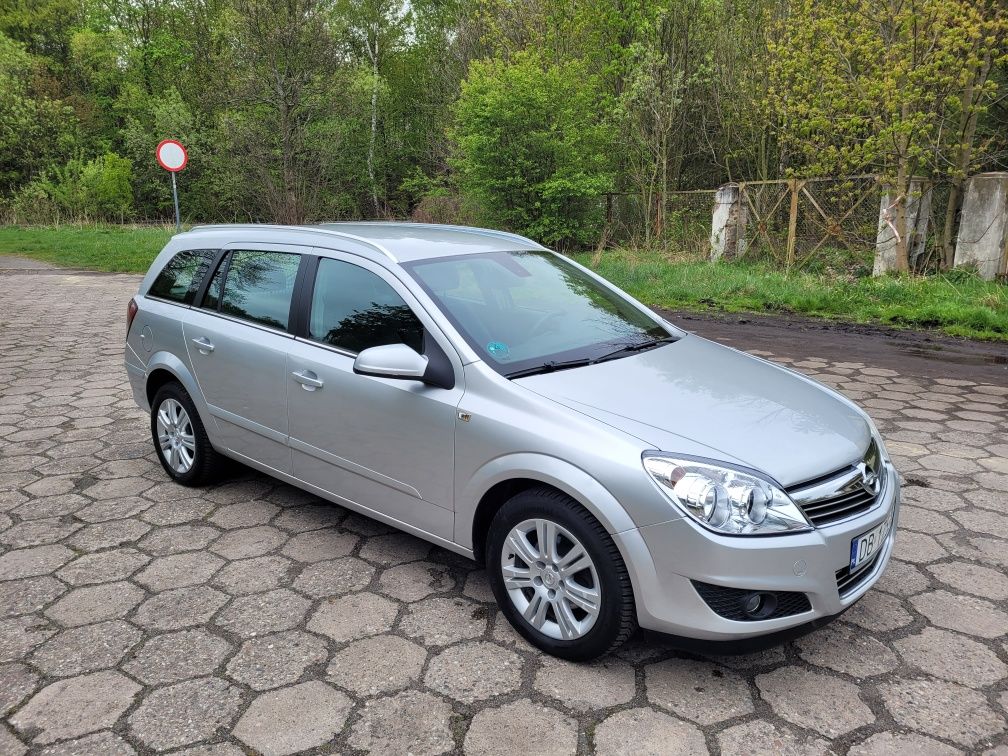 Astra H Lift 2008 rok 1.6 benzyna Sprowadzona  Zarejstrowana 194tys