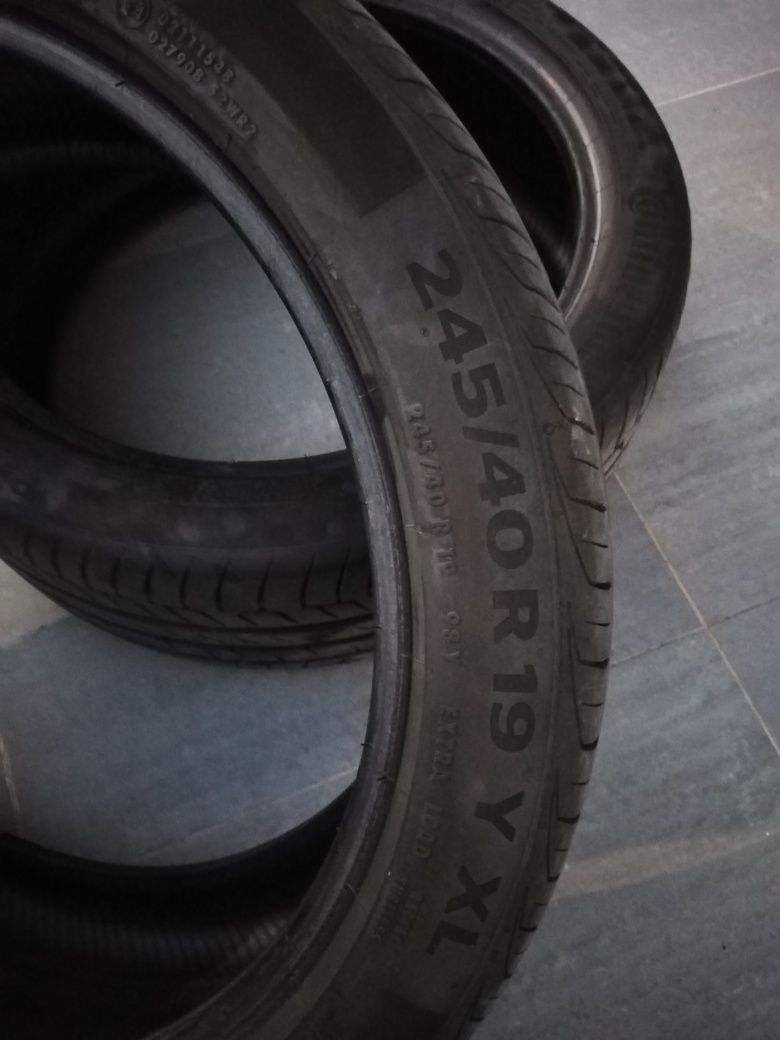 Pneus Continental  piso 245 - 40 /19