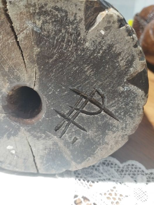 Artigos/Esculturas religiosas em madeira e Cristo em cobre/latão