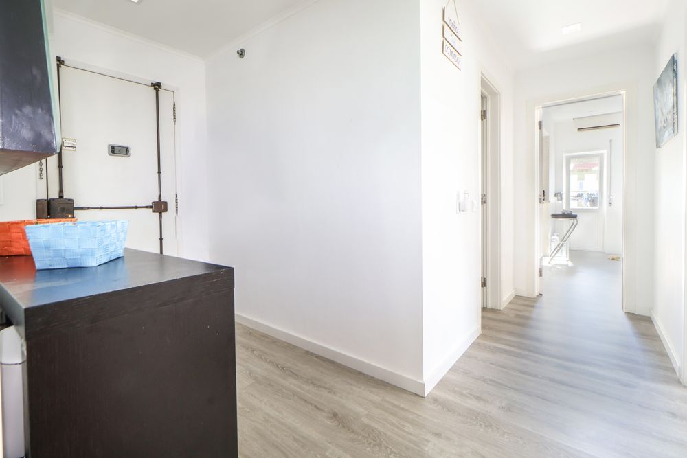 Apartamento T3 remodelado com arrecadação