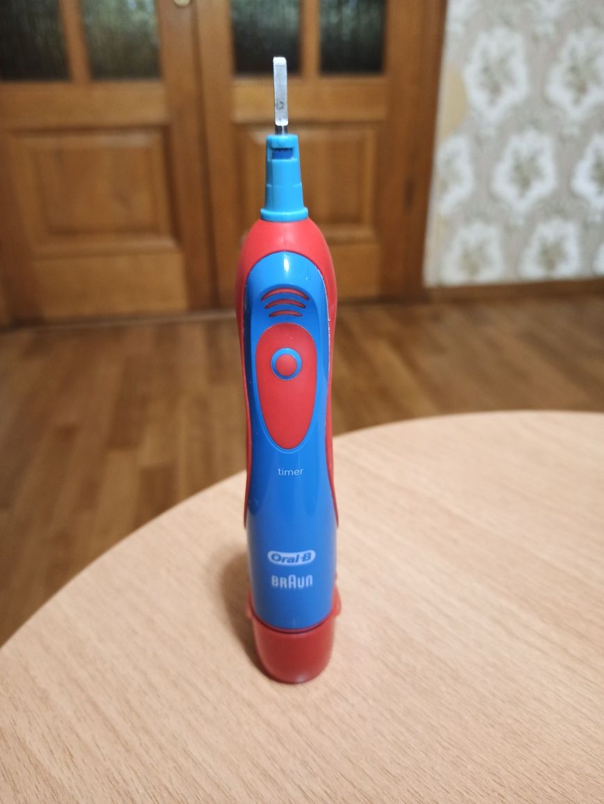 Детская электрическая зубная щётка Oral-B