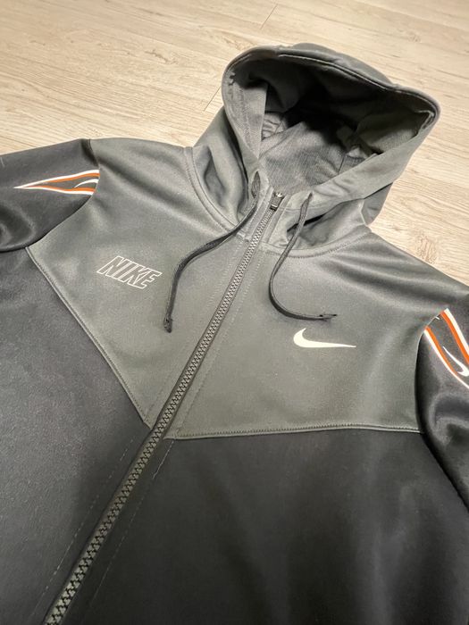 Nike зипка.