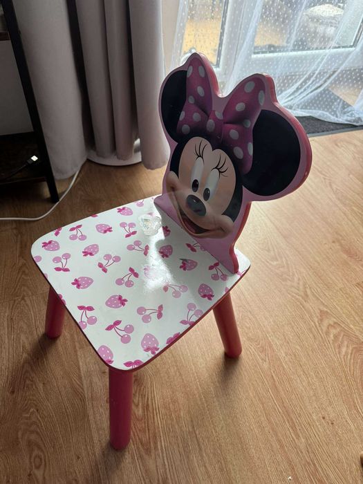 Stolik dzieciecy + 2 krzesla Minnie myszka