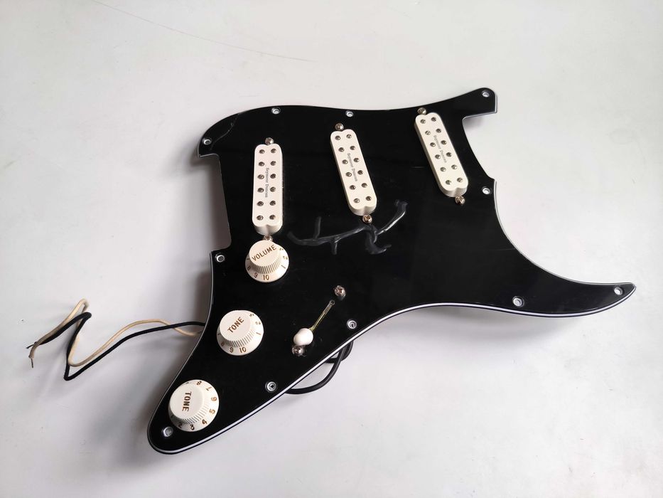 Новий пікгард Seymour Duncan Billy Gibbons Red Devil для Stratocaster