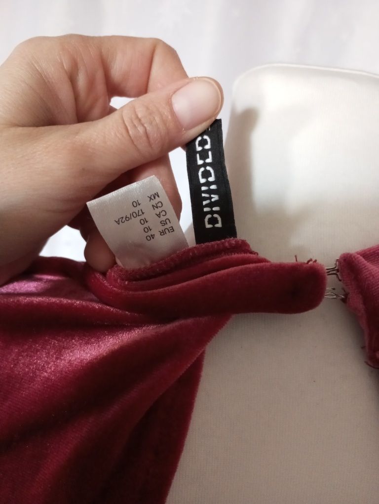 Welurowa czerwona, bordowa sukienka odkryte plecy H&M rozmiar 40