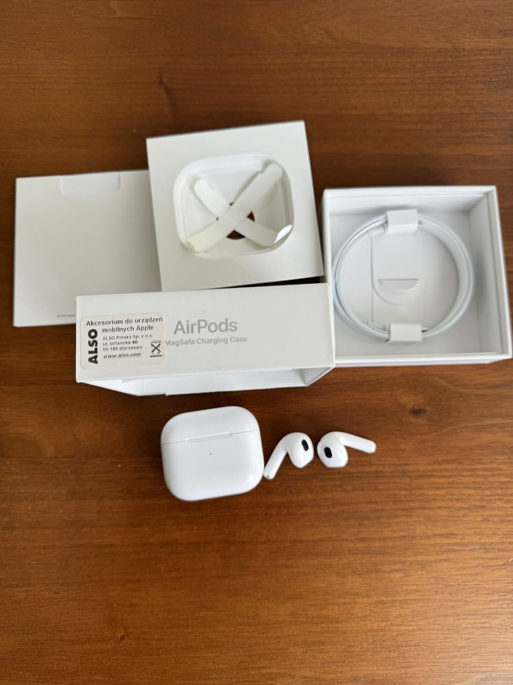 Słuchawki Apple Airpods 3 generacji stan bardzo dobry
