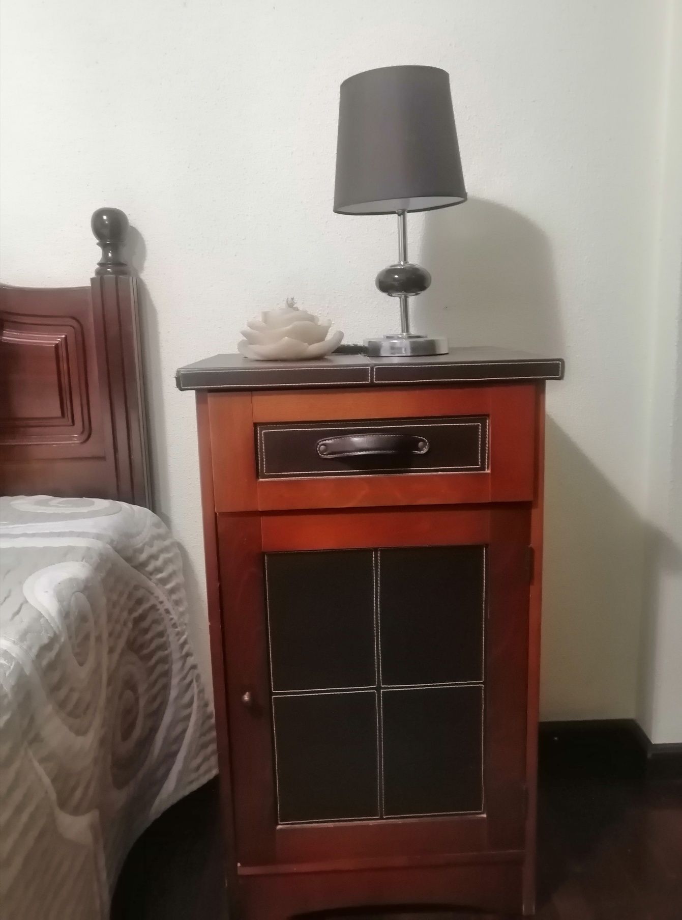 Mobília quarto de casal em madeira