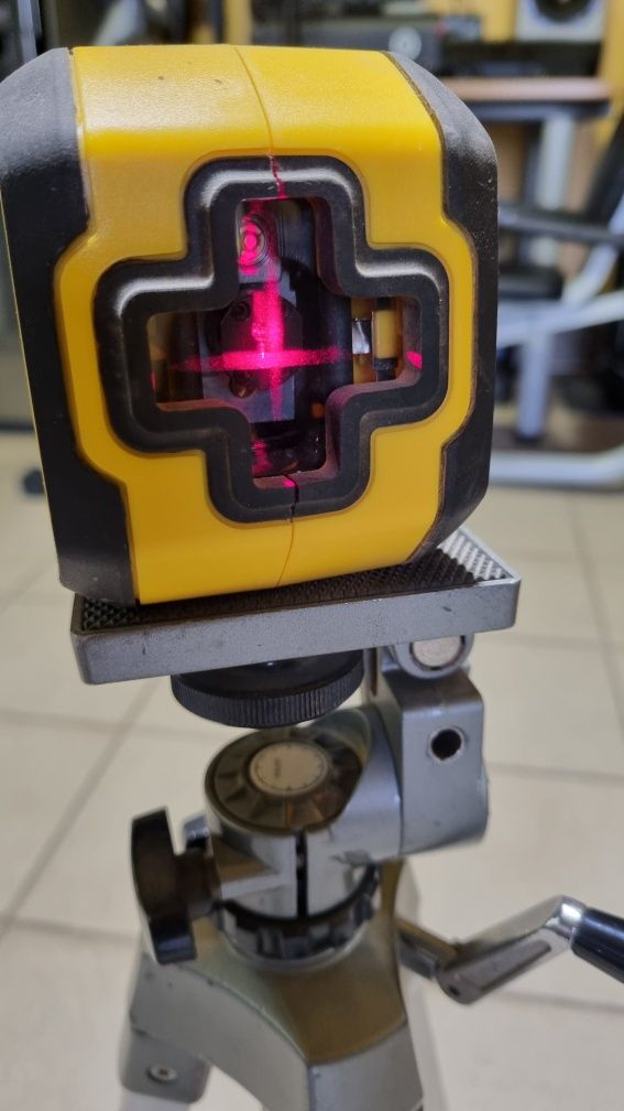 STANLEY Laser krzyżowy C-Line STHT77611 + Viper Laser